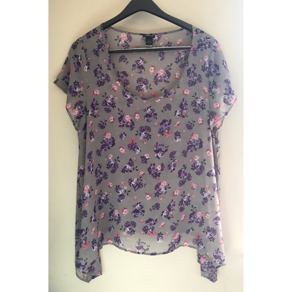 Torrid Plus Size Floral Chiffon Sharkbite Top - Picture 3 of 6